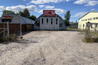 Tattarisuo 160 m2 avointa korkeaa hallitilaa erittäin hyvällä liikepaikalla